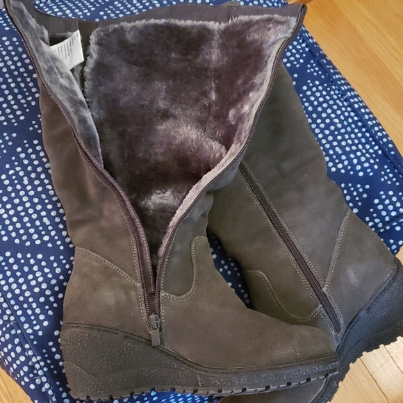 Barely worn! Winter boots - Picture 3 of 4